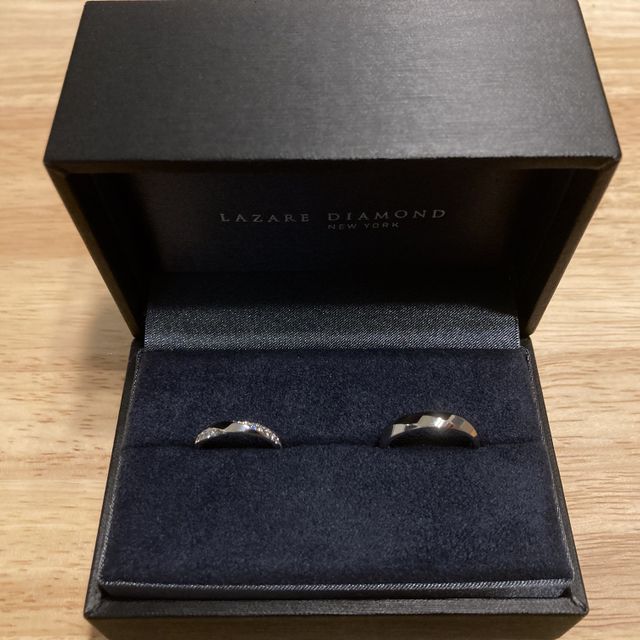 【ラザール ダイヤモンド(LAZARE DIAMOND)の口コミ】 指が長く、細くはないため少し太さのある指輪がしっくりきました。また、…