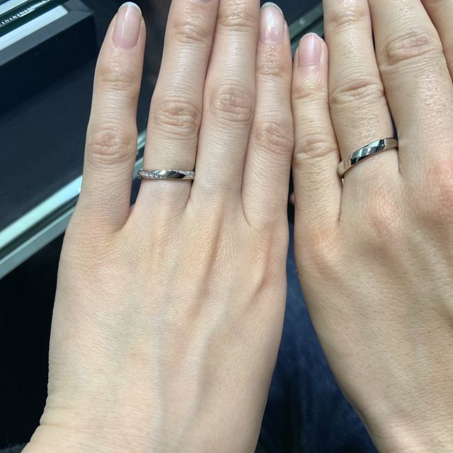 【ラザール ダイヤモンド(LAZARE DIAMOND)の口コミ】 指が長く、細くはないため少し太さのある指輪がしっくりきました。また、…