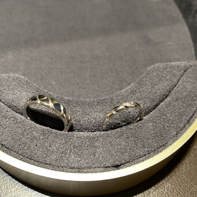 【ショーメ(CHAUMET)の口コミ】 シンプルだけどさりげなくデザイン性があるもの、パートナーとペア感があ…