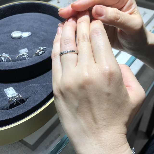 【ショーメ(CHAUMET)の口コミ】 シンプルだけどさりげなくデザイン性があるもの、パートナーとペア感があ…