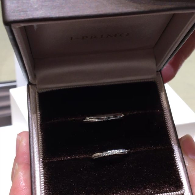 【アイプリモ(I-PRIMO)の口コミ】 ダイヤが並んでいるので、つけた時にどの角度からもダイヤが見える所がと…