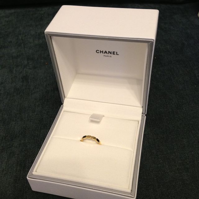 【シャネル(CHANEL)の口コミ】 CHANELは誰もが知るハイブランドですが、マリッジリングとしては、定番の…
