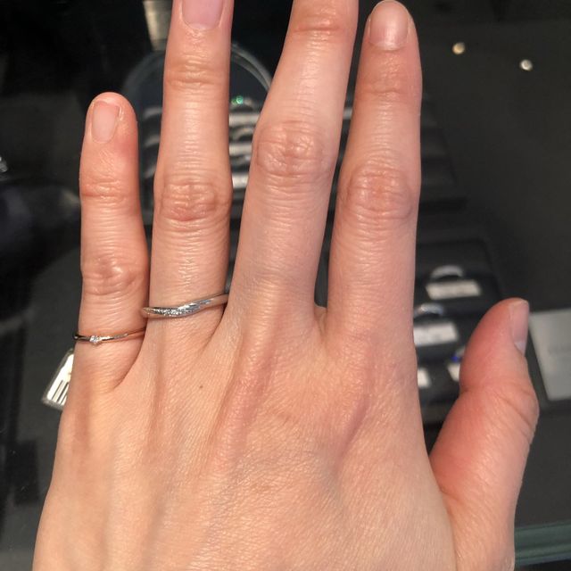 【エクセルコダイヤモンド(EXELCO DIAMOND)の口コミ】 指輪はミル打ちという細かく打ったデザインが特徴です。エクセルコダイヤ…