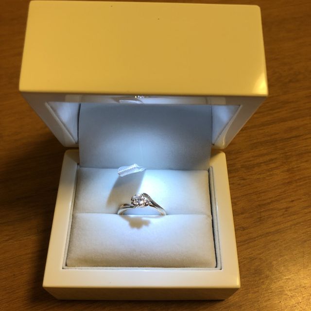 【杢目金屋(もくめがねや)の口コミ】 杢目柄が美しく、指輪の台座の部分が桜の花の形になっていて綺麗な形でし…