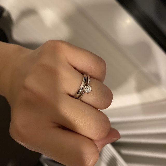 【アイプリモ(I-PRIMO)の口コミ】 結婚指輪も婚約指輪もシンプルで細身で華奢なデザインのものを選びました…