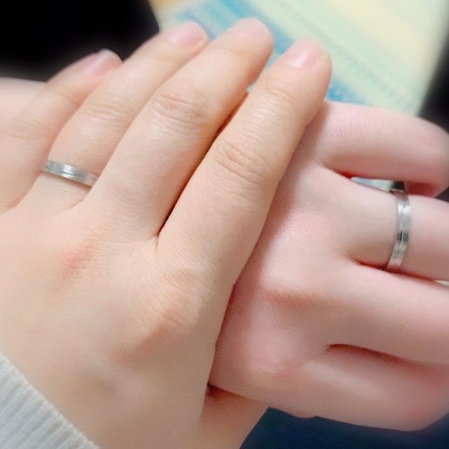 【Something Blue Aither(サムシングブルー・アイテール)の口コミ】 シンプルで少し太めの幅、光沢感の無いプラチナの指輪を探していて、ショ…