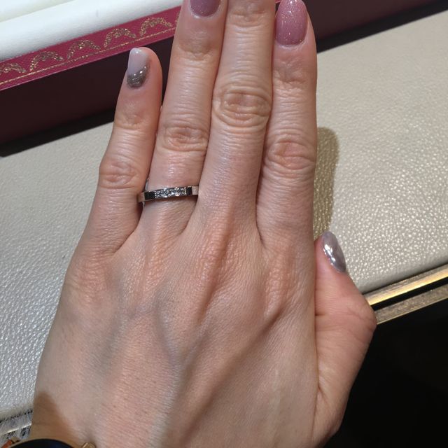 【カルティエ(Cartier)の口コミ】 ロゴ入りダイヤ一粒は丸みのある柔らかい雰囲気でつけ心地が大変良かった…