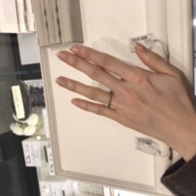 【AbHeri(アベリ)の口コミ】 デザインは可愛らしく可憐な印象でした。色もマットゴールドで、店員さん…