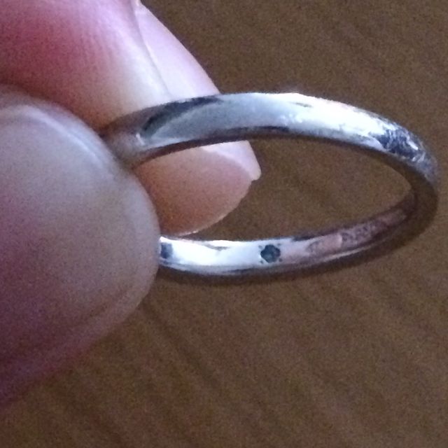 【4℃ BRIDAL(ヨンドシーブライダル)の口コミ】 長い年数付けるので、派手すぎず、でも地味過ぎない物を探しました。
指が…