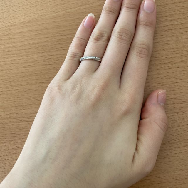 【エクセルコダイヤモンド(EXELCO DIAMOND)の口コミ】 シンプルだつけやすいデザインかつ、ダイヤがあって豪華さも感じるものが…