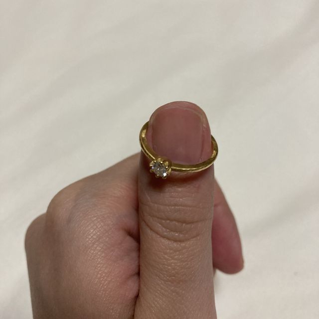 【YUKA HOJO(ユカホウジョウ)の口コミ】 デザインのかわいさが決め手でした！
石の台座の立ち上がり具合が好みでし…