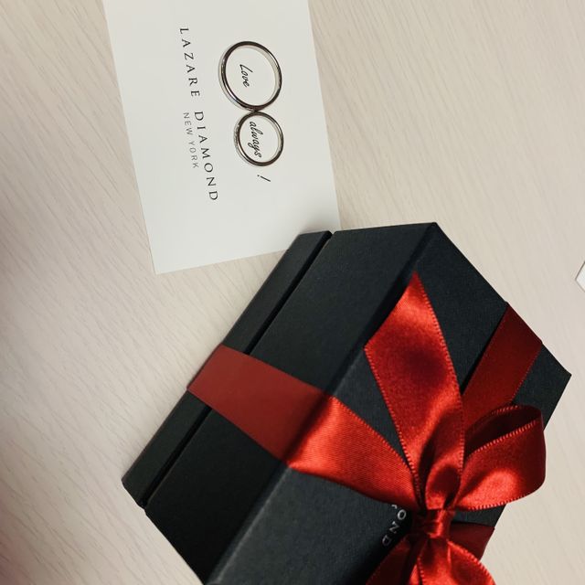 【ラザール ダイヤモンド(LAZARE DIAMOND)の口コミ】 初めからシンプルで大人っぽい指輪を探していました。
そして、質にもこだ…