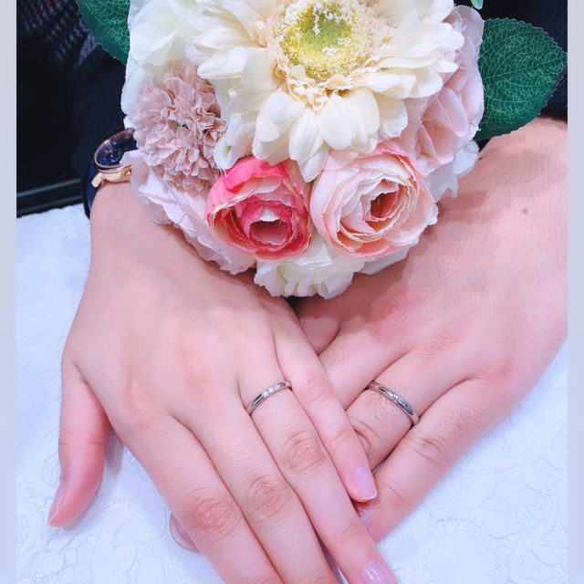 【ラザール ダイヤモンド(LAZARE DIAMOND)の口コミ】 初めからシンプルで大人っぽい指輪を探していました。
そして、質にもこだ…