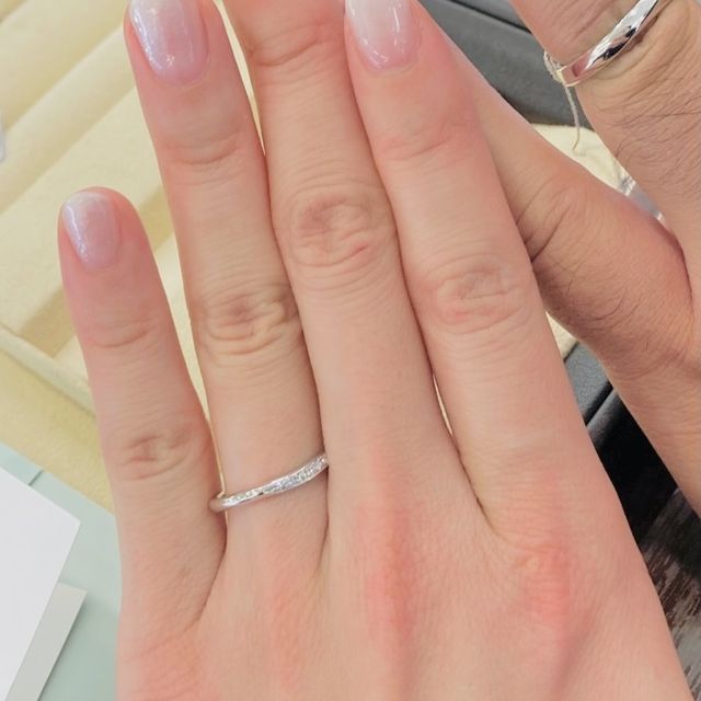 【TASAKI(タサキ)の口コミ】 ウェーブデザインと、V字デザインの二種を試着させていただきました。どち…