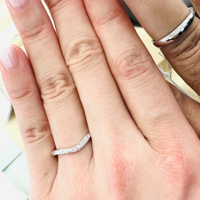 【TASAKI(タサキ)の口コミ】 ウェーブデザインと、V字デザインの二種を試着させていただきました。どち…