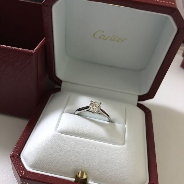 【カルティエ(Cartier)の口コミ】 こだわりはありませんでしたが、シンプルな一粒ダイヤでずっと使っていけ…
