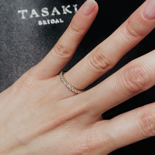 【TASAKI(タサキ)の口コミ】 エタニティリングに憧れがあり、結婚指輪に合うものを試着させていただき…