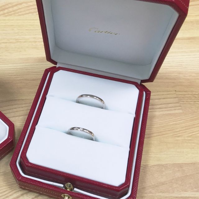 【カルティエ(Cartier)の口コミ】 プラチナのシンプルな指輪を探しておりました。ブランドにこだわりはあり…