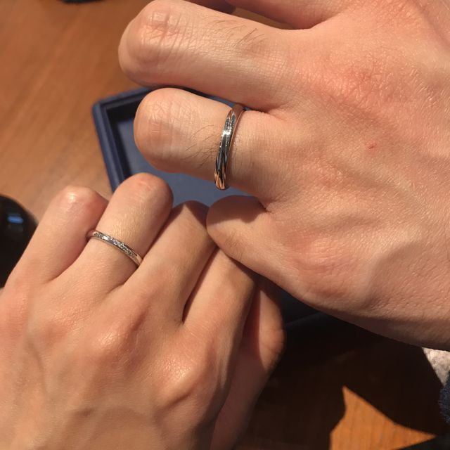 【銀座ダイヤモンドシライシの口コミ】 何店舗か廻って悩んだのですが、種類の多さに惹かれてダイヤモンドシライ…