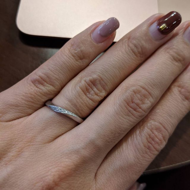 【ith(イズ)の口コミ】 斜めカットの指輪がなかなかなく、とても気に入りました。さらにピンクダ…