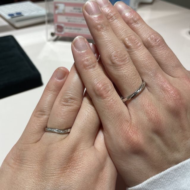 【TRECENTI(トレセンテ)の口コミ】 緩やかなウェーブで、とても理想の指輪でした。
価格もお求め安く、手が届…