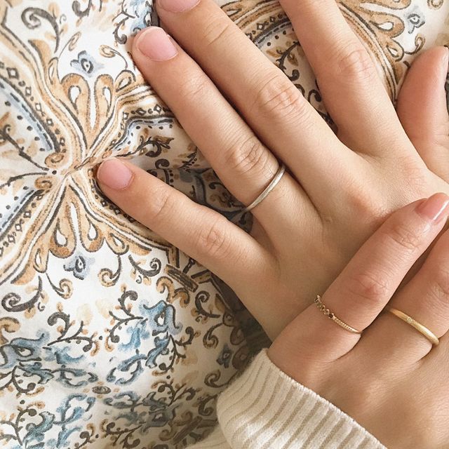 【CRAFY(クラフィ)の口コミ】 長年付けることを考え、デザインはシンプルでどんなスタイルにも馴染むも…