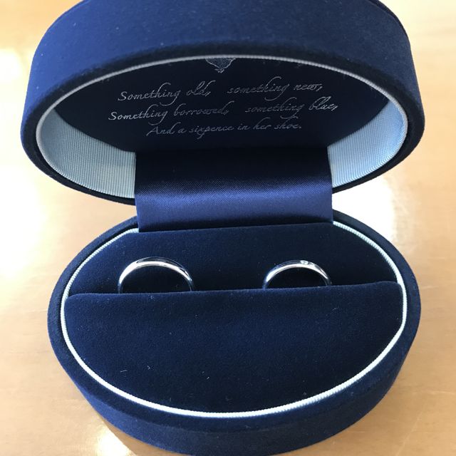 【Something Blue(サムシングブルー)の口コミ】 職業柄、ある程度強度の高いものが希望でした。
沢山の指輪を試着させてい…