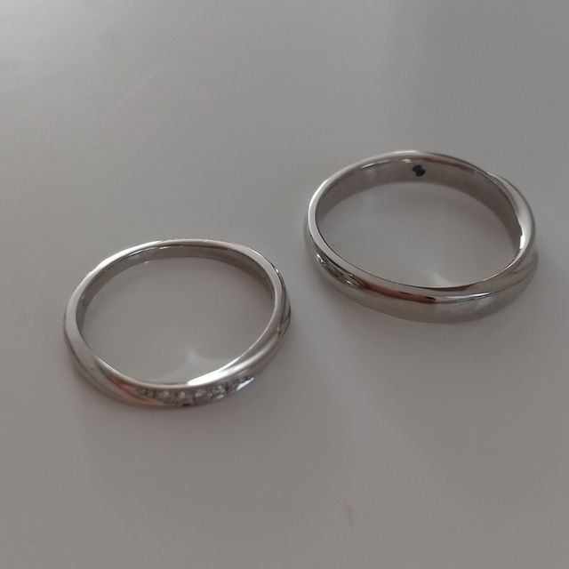 【俄(にわか)の口コミ】 高価な買い物でしたが普段から主人も気兼ねなく2人で着けられる結婚指輪を…