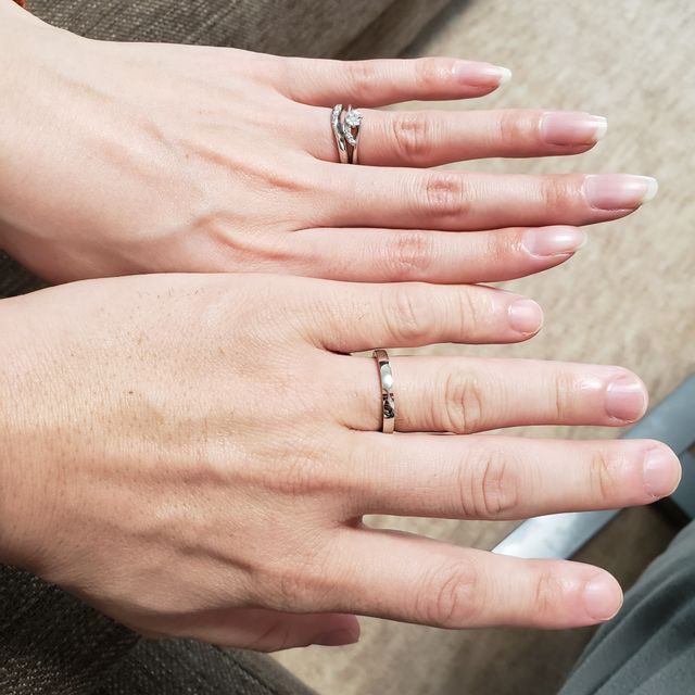 【ラザール ダイヤモンド(LAZARE DIAMOND)の口コミ】 彼女が実際に着けたときの印象、バランスが良かったです。ポピュラーな指…