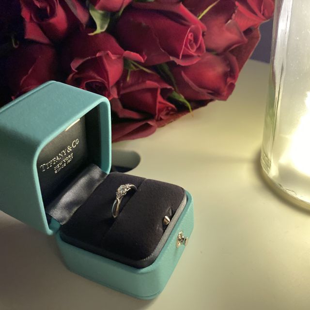 【ティファニー(Tiffany & Co.)の口コミ】 彼が選んでくれてプロポーズの時に渡されたので詳細はわからないのですが&…