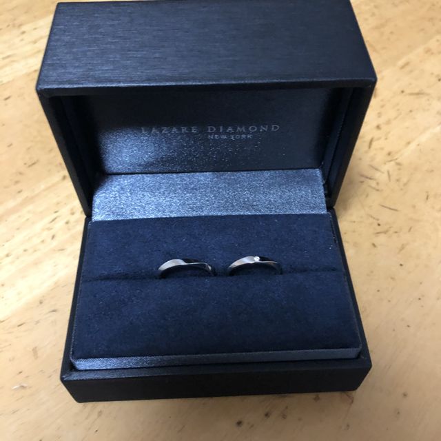 【ラザール ダイヤモンド(LAZARE DIAMOND)の口コミ】 派手すぎず、少しデザイン性のあるペアリングを探していました。一石ダイ…