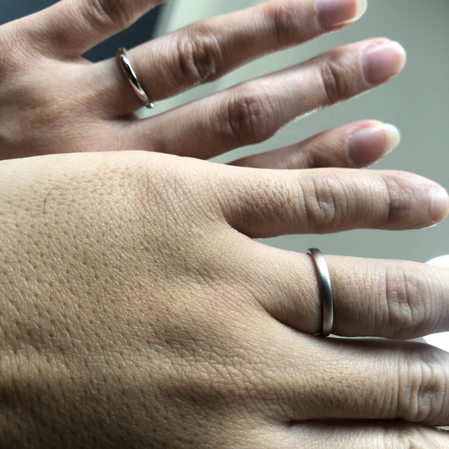 【銀座ダイヤモンドシライシの口コミ】 マット加工がシックで年齢を重ねてもつけやすい色合いです。ダイヤモンド…