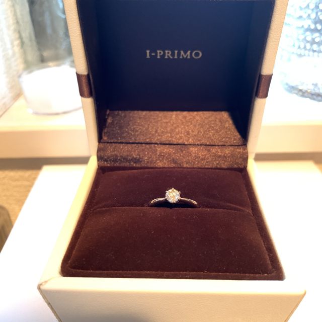 【アイプリモ(I-PRIMO)の口コミ】 ゴテゴテしていない一粒ダイヤで華奢なデザインで探していたところ、指輪…