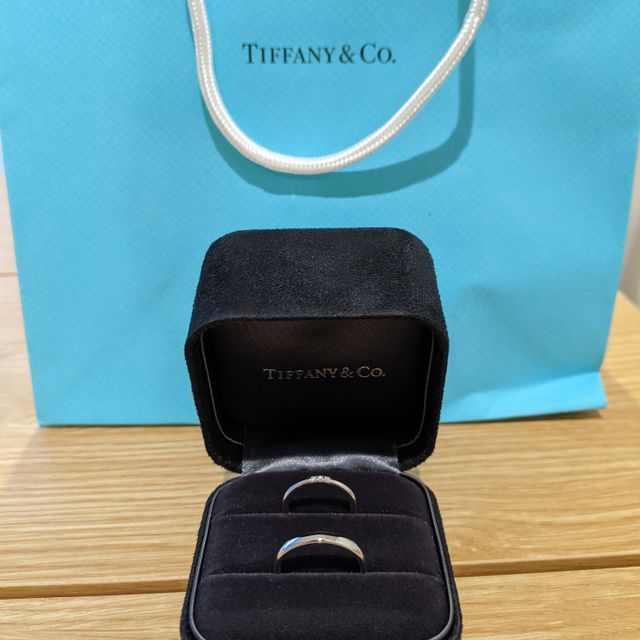 【ティファニー(Tiffany & Co.)の口コミ】 シンプルではあるが3粒だけダイヤがついており、きらきらと光る点が素敵だ…