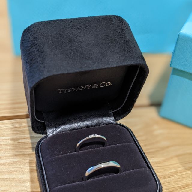 【ティファニー(Tiffany & Co.)の口コミ】 シンプルではあるが3粒だけダイヤがついており、きらきらと光る点が素敵だ…