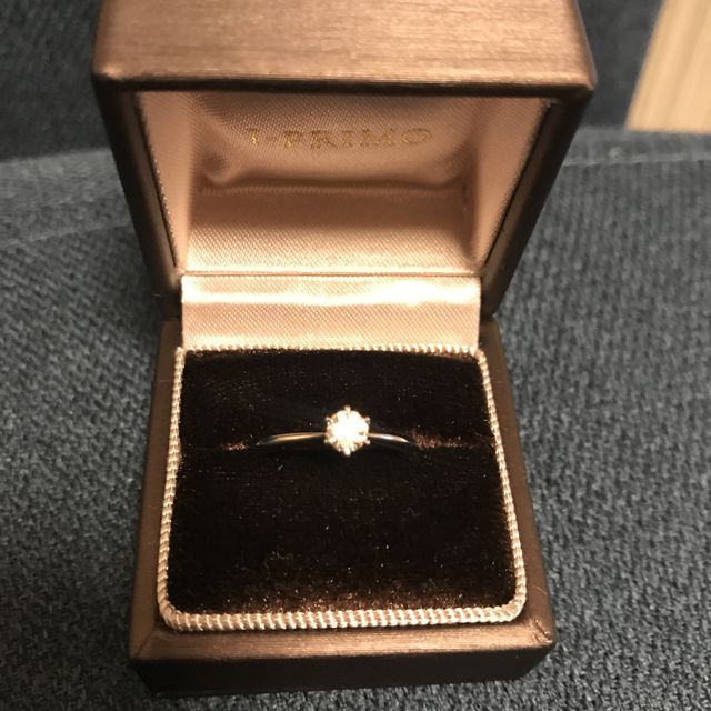【アイプリモ(I-PRIMO)の口コミ】 指輪のダイヤが気に入ったのでこれにしました。ダイヤのかがやきとカット…