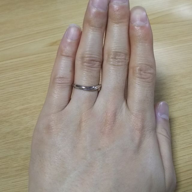 【銀座ダイヤモンドシライシの口コミ】 シンプルな指輪を探していましたが、大変気にっています！
店舗では色々と…
