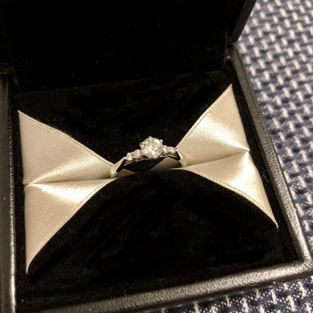 【エクセルコダイヤモンド(EXELCO DIAMOND)の口コミ】 メレダイヤがあしらわれていて、とても可愛らしいデザインに惹かれました…