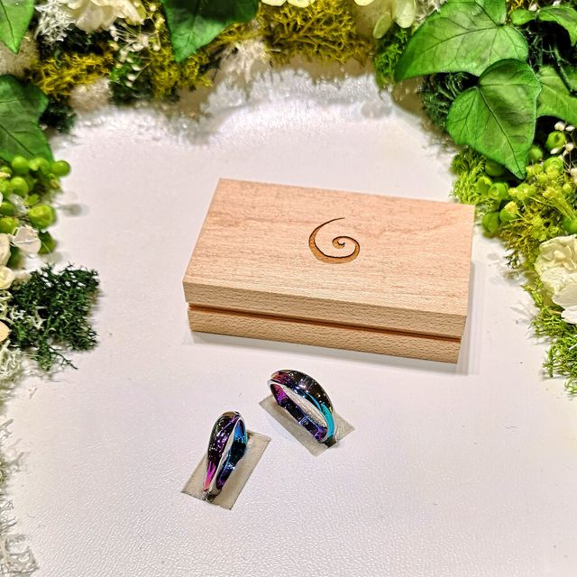 【SORA(ソラ)の口コミ】 チタンの硬度と、他にない綺麗な発色が決め手となりました。

発色も単色…