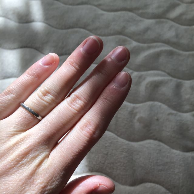 【STAR JEWELRY(スタージュエリー)の口コミ】 細身でシンプル、まっすぐなタイプの指輪を選びました。家事育児に邪魔に…