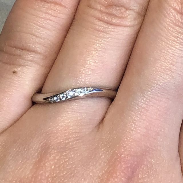 【ケイウノ ブライダル(K.UNO BRIDAL)の口コミ】 指輪はウェーブタイプで指を綺麗に見せてくれる形を選びました。ダイヤの…