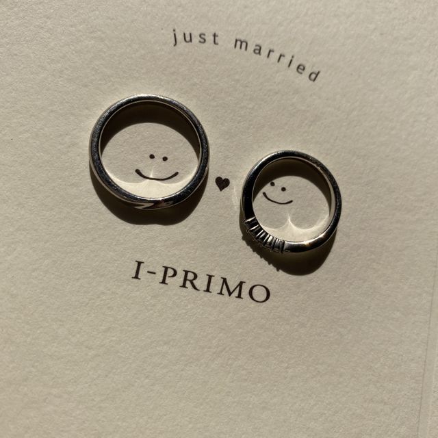 【アイプリモ(I-PRIMO)の口コミ】 vラインのデザインで、指が短い私でも細く、長くみせてくれる指輪です。ダ…