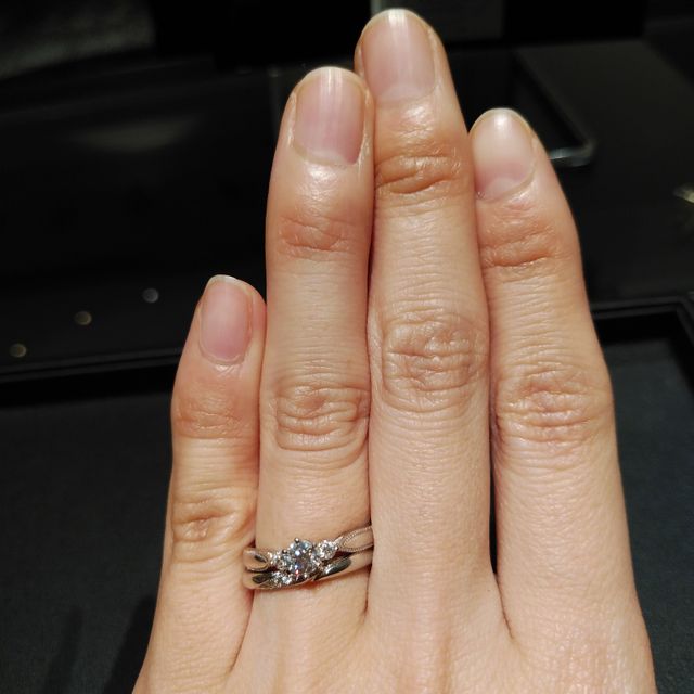 【エクセルコダイヤモンド(EXELCO DIAMOND)の口コミ】 先に婚約指輪が決まったので、婚約指輪に合うようなデザインを選びました…
