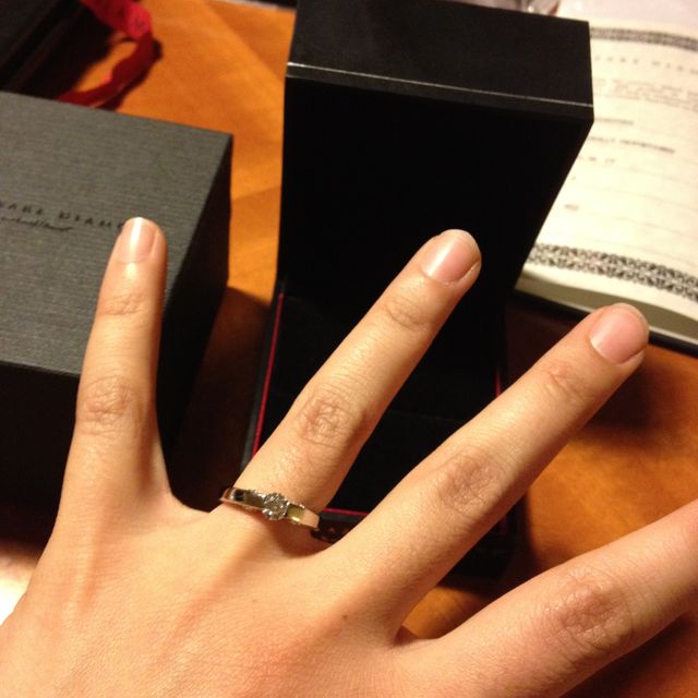 【ラザール ダイヤモンド(LAZARE DIAMOND)の口コミ】 すっきりしたデザインで、ダイヤモンドのカットが素晴らしく、輝きが違っ…