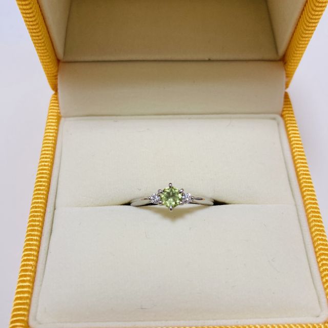 【ケイウノ ブライダル(K.UNO BRIDAL)の口コミ】 こちらのブループーロという指輪は、本来はメインがダイヤモンド、サイド…