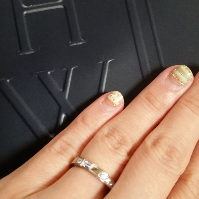 【ハリー・ウィンストン(Harry Winston)の口コミ】 丸いダイヤと四角いダイヤの組み合わせがとても綺麗です。天下のハリーウ…