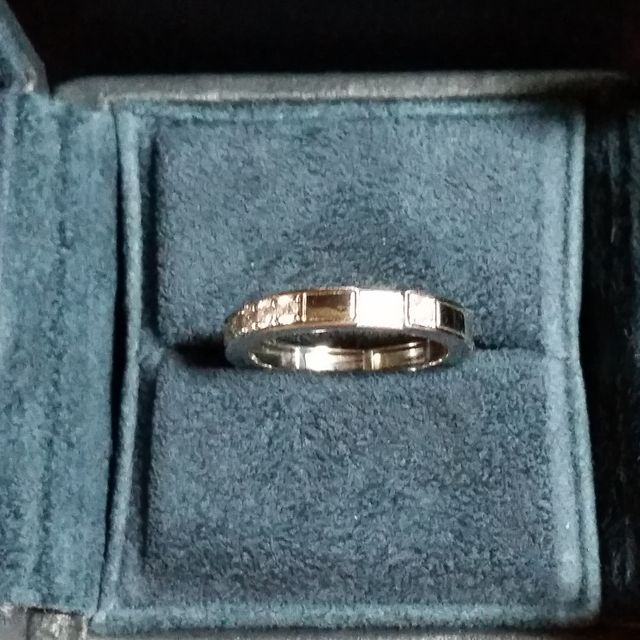 【ハリー・ウィンストン(Harry Winston)の口コミ】 丸いダイヤと四角いダイヤの組み合わせがとても綺麗です。天下のハリーウ…