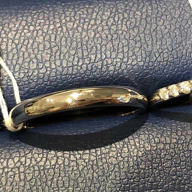 【銀座ダイヤモンドシライシの口コミ】 この指輪に決めた1番の理由はやはりダイヤモンドの輝きです。初めはシンプ…