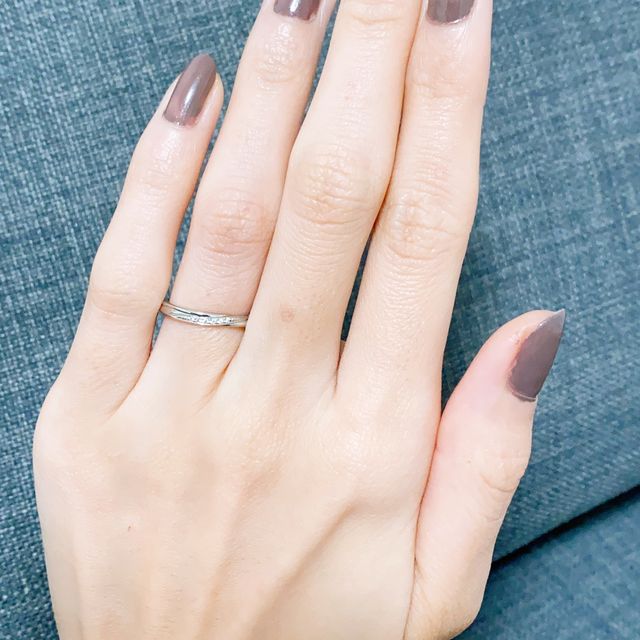 【銀座ダイヤモンドシライシの口コミ】 婚約指輪と同じデザインということで、お店の方からご提案いただき一目惚…