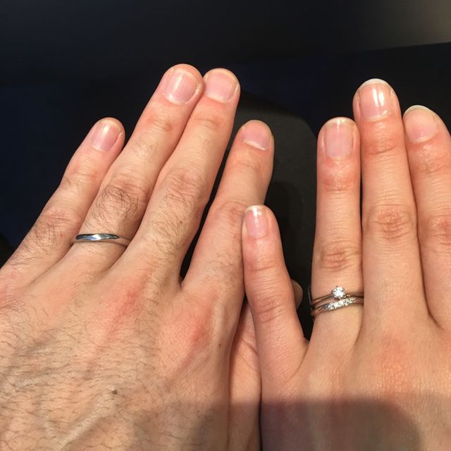 【銀座ダイヤモンドシライシの口コミ】 始めはストレートでシンプルなものを探していましたが、2人とも指が細く、…